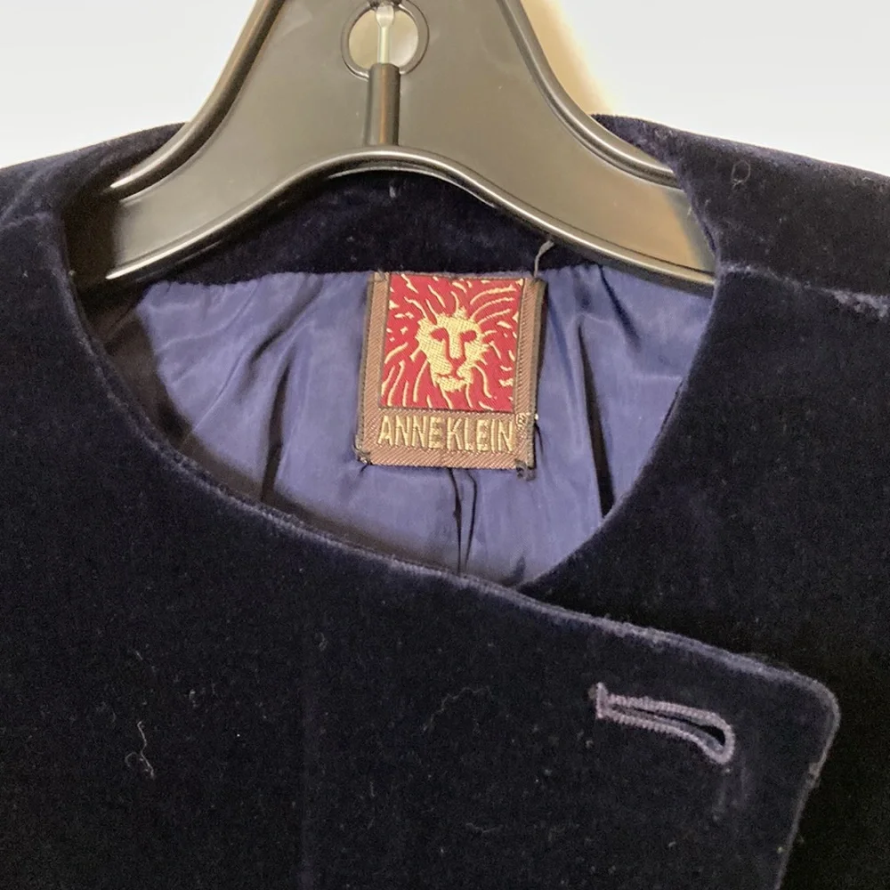 Ann Klein size 6 velour blazer. Dark Navy.Fully lined. Vintage. Shoulder pads. - Picture 5 of 8
